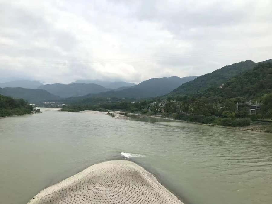 1-Day Mount Qingcheng and Dujiangyan Irrigation System Tour - Lunch, weather, and the shape of the day