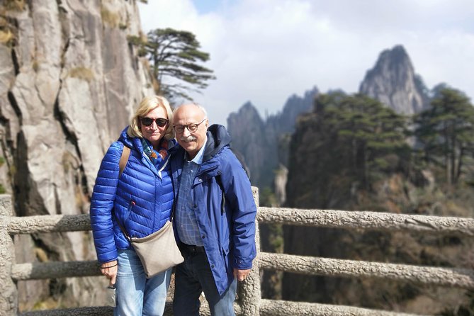 1-Day Mt. Huangshan Tour with Optional Hongcun & Xidi Village - Lion Peak and Stone Monkey Gazing over the Sea