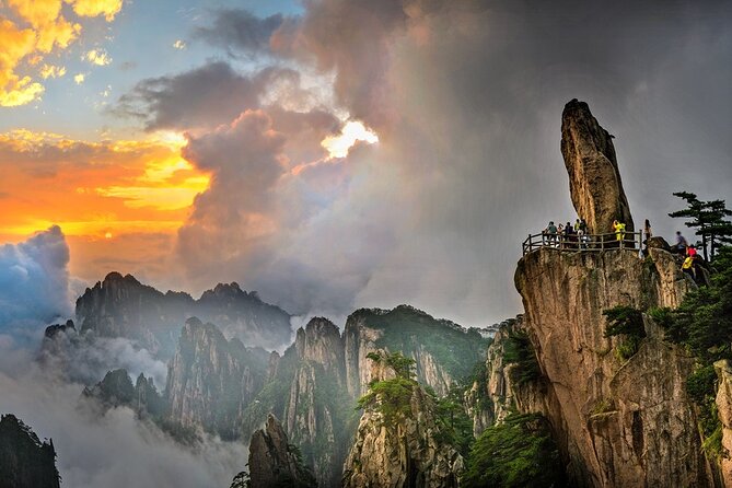1-Day Mt. Huangshan Tour with Optional Hongcun & Xidi Village - White Goose Peak and the first sea of clouds