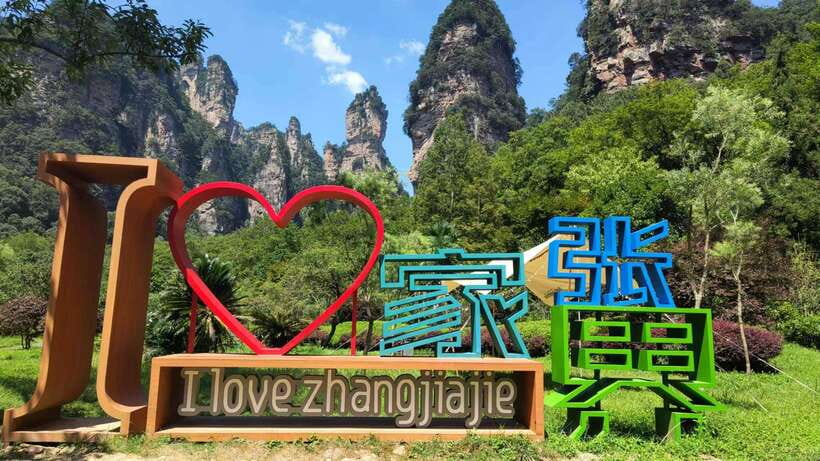 1-Day Private Tour to Zhangjiajie Highlights - A private pickup makes the morning easier
