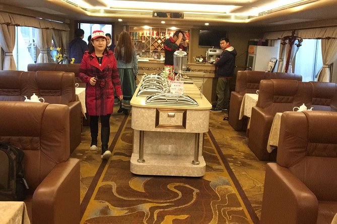 1 Day Relaxing Li River Cruise Private Tour with the 4 Star Luxury Boat VIP Room - Yangshuo’s West Street in 30 minutes