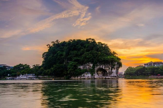 1-Day tour of Guilin-LiRiver cruise-Yangshuo Xianggong hill - Xianggong Hill and the First Bend
