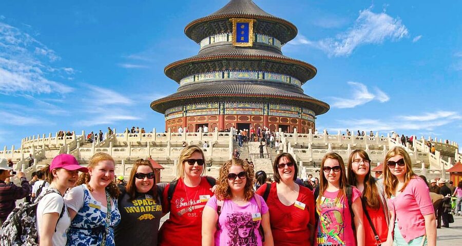 2-Day All-Inclusive Tour: Great Wall, Forbidden City & More - A rickshaw through Beijing’s hutong lanes