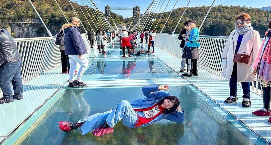 2-Day Avatar Mountain, Glass Bridge, and Mt. Tianmen Tour - Day two: the Glass Bridge test