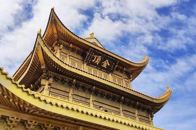 2-Day Private Tour of Leshan Grand Buddha and Emei Shan including Monastery Stay - How the private guide changes the experience