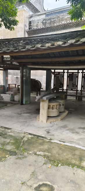 200-year-old Hakka Residence Tour +Ancient Buddhist temple - Following the Longgang River into the wetland