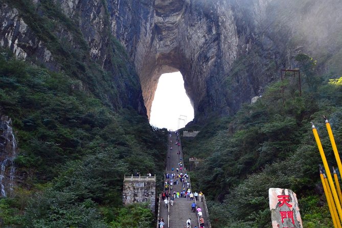 3-Day Private Zhangjiajie Discovery Tour with Glass Bridge - The guides are a major part of the value