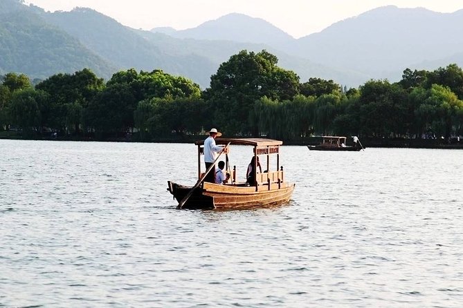 4-Hour Hangzhou City Private Customized Tour with Options - West Lake sets the tone in 70 minutes