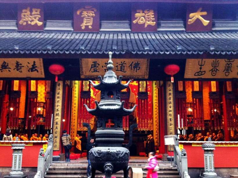 4-Hour Shanghai Best Garden and Temple Tour with Tea Tasting - Who should book this experience