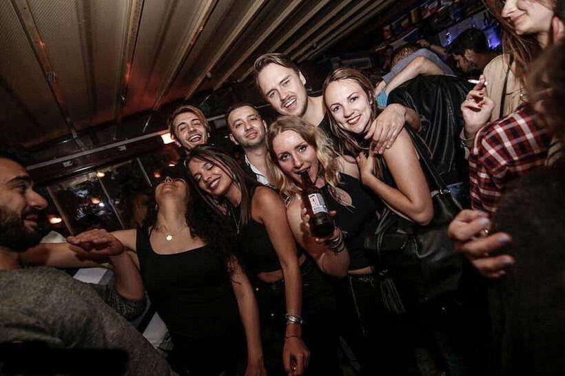 4-Hour Shanghai Pub Crawl (bars & nightclub hopping) - Booking tips for a smoother evening