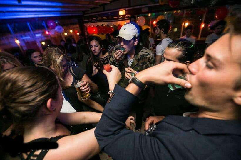 4-Hour Shanghai Pub Crawl (bars & nightclub hopping) - Who should book this Shanghai night out