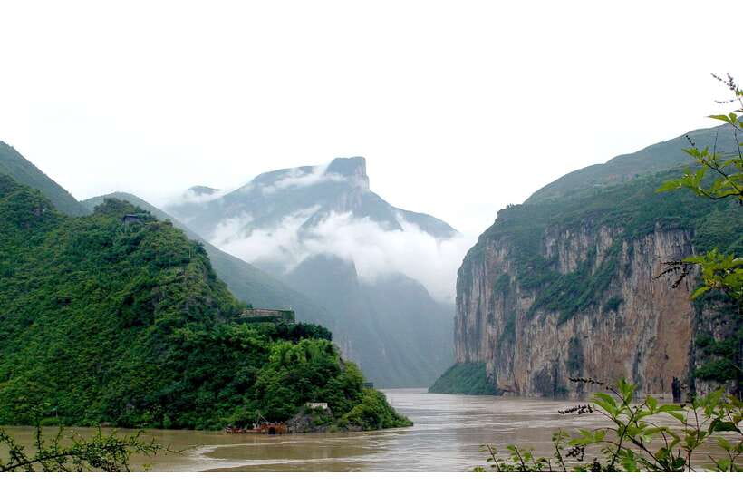 4D3N Yangtze River Victoria Cruise: Chongqing to Yichang - Boarding in Chongqing after sunset