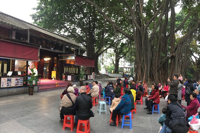5-Hour Sai Kwan Walking Tour with Unique Food Tasting - Old lanes, a wet market, and Liwan Lake Park