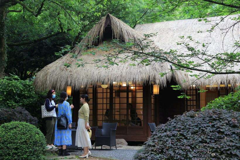7 hours Hangzhou Tour Itinerary - Meeting your guide at a hotel, station, or airport