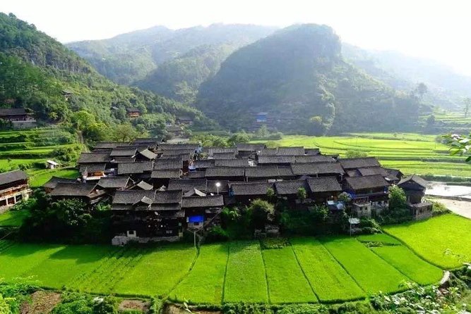 7Day Sanjiang+ZhaoXing+Huangguoshu Waterfall private Tour - Day two: Chengyang’s bridge and Sanjiang’s drum tower