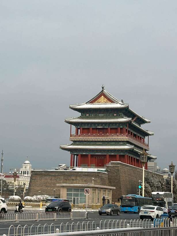A Beijing Tour of Essentials Along the Central Axis - Entering the Forbidden City