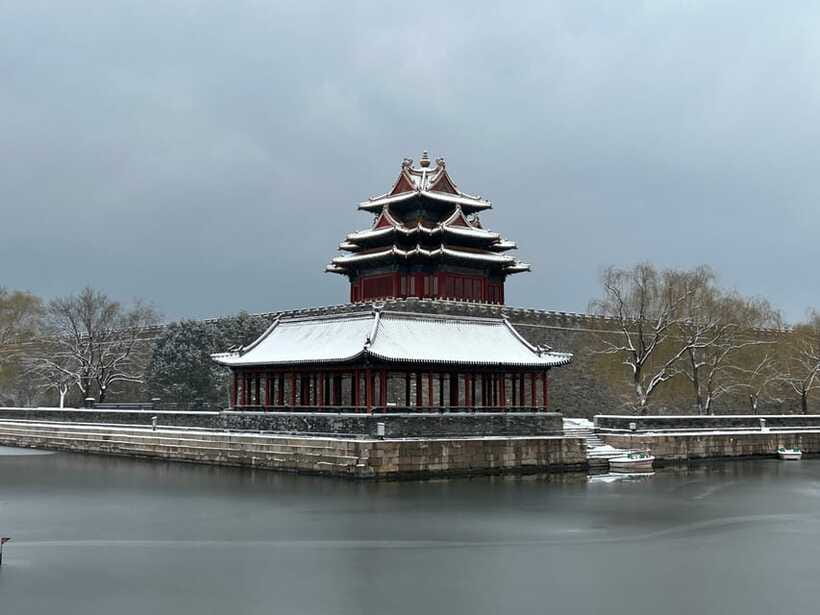 A Beijing Tour of Essentials Along the Central Axis - Jingshan Park and the view that ties it together
