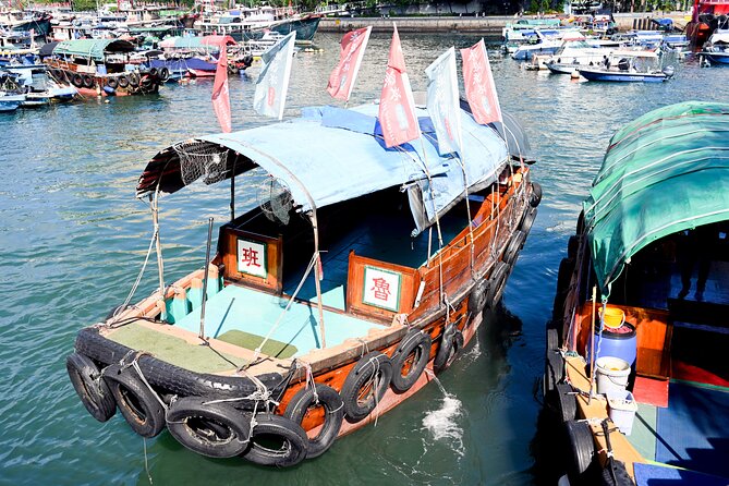 Aberdeen Food Tour | Private Sampan w/Noodles & Floating Kitchen - Trying the included pier fishing session