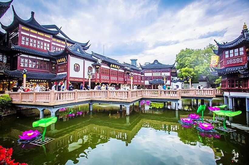 All Inclusive Shanghai City Tour by German-Speaking Guide - Shanghai Tower supplies the big finish