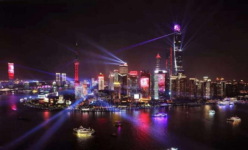 Amazing Shanghai Night Lights:River Cruise &Private Transfer - Reaching the Bund and boarding the boat
