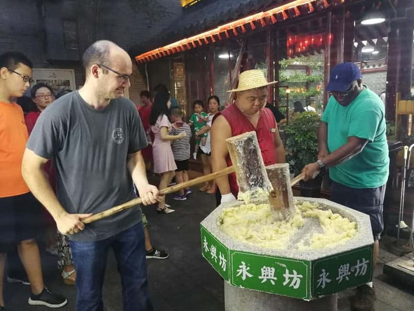 Authentic Old Xi'an Back Alley Food Tour - Eating like a local, with beer and soda included