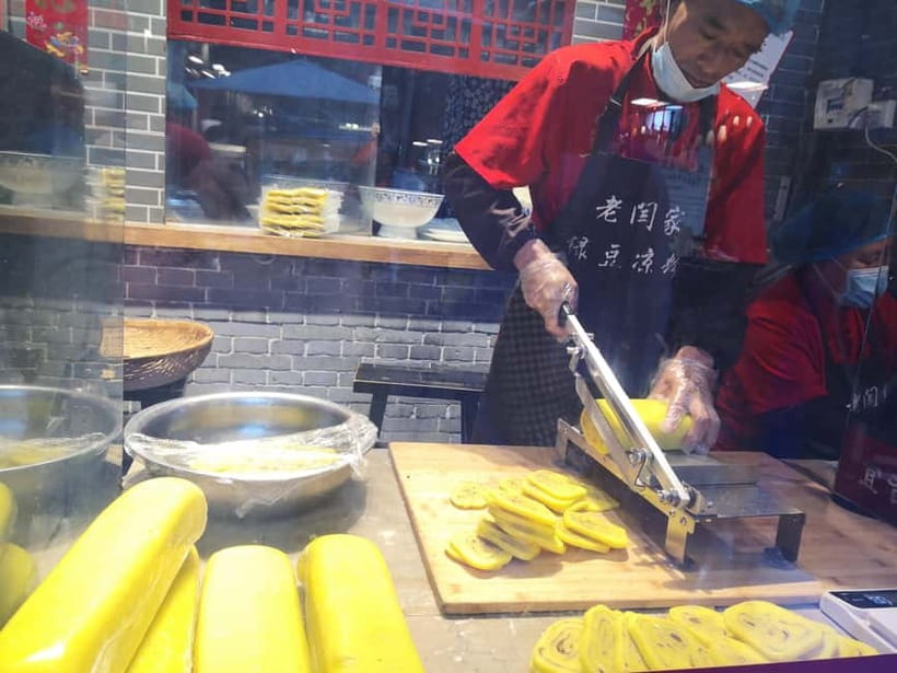 Authentic Old Xi'an Back Alley Food Tour - The guides can shape the whole evening