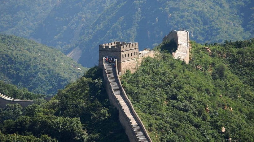Beijing: Badaling Great Wall Ticket with Day & Night Options - Bus tours and private transport compared