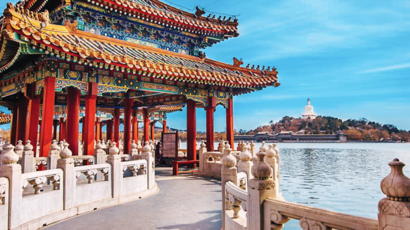 Beijing: Beihai park e-ticket entry - The lake gives the park its calm center