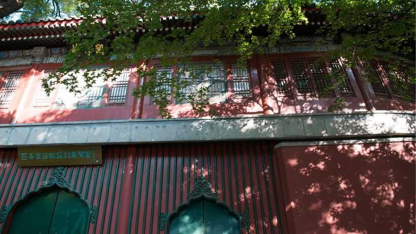 Beijing: Beihai Park Full Access Ticket - Must-See in China - The White Dagoba and the best views