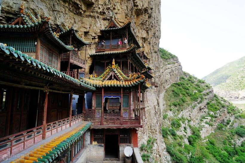 Beijing:Bullet Train Tour to Hanging Temple&Yungang Grottoes - Hanging Temple and its cliffside walkways