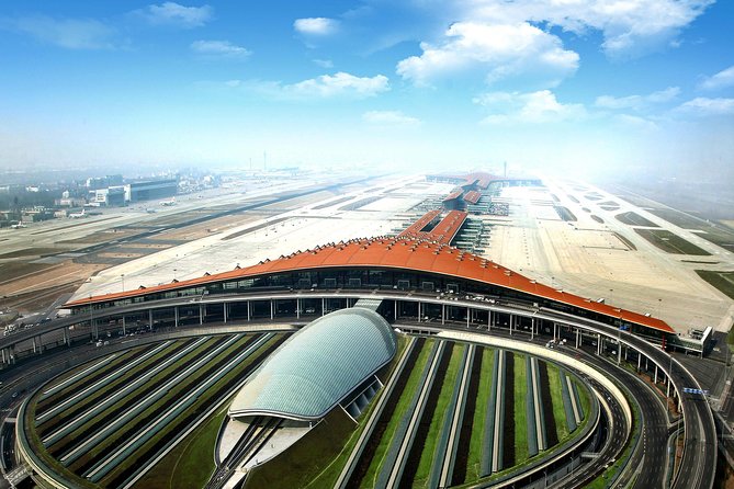 Beijing Capital International Airport Transfer: Airport (PEK) to Hotel Roundtrip - Finding the driver after customs