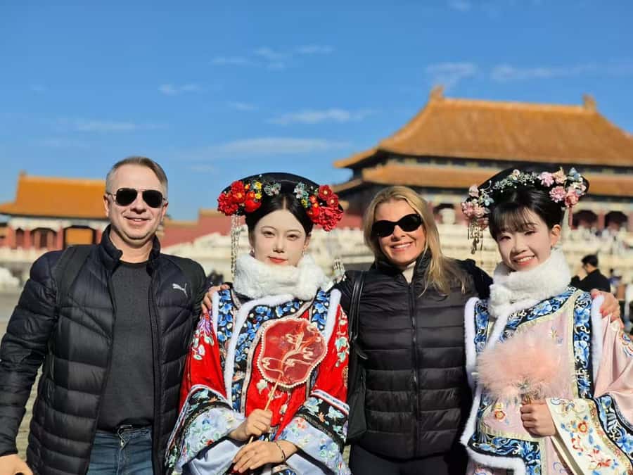 Beijing: Forbidden City Guided Tour with Options - The five-minute walk to Jingshan Park