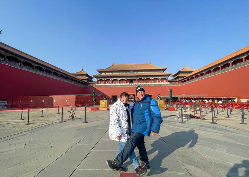 Beijing: Forbidden City, Tian'anmen Square & Great Wall Trip - The drive to Mutianyu and the question of lunch