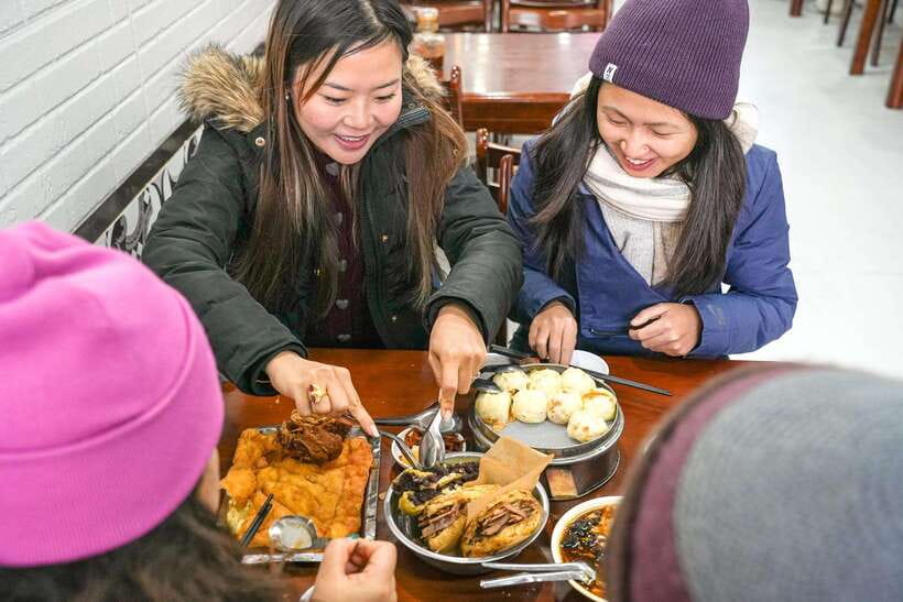 Beijing: Hutong Breakfast Food Tour - Meat pies, sweet pancakes, and imperial treats