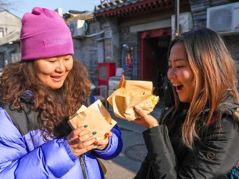 Beijing: Hutong Breakfast Food Tour - Reading the hutongs between meals