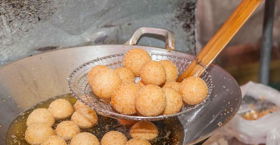 Beijing: Hutong Culinary Walking Tour with 15+ Tastings - Malatang and the fun of choosing ingredients