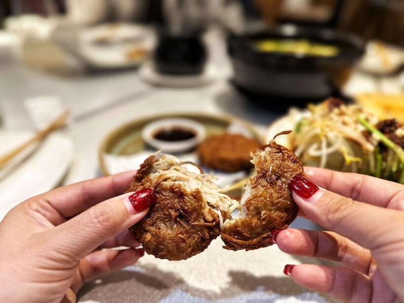 Beijing Hutong Food Crawl Delights: Peking duck, Hotpot&More - First stop: the Peking duck carving