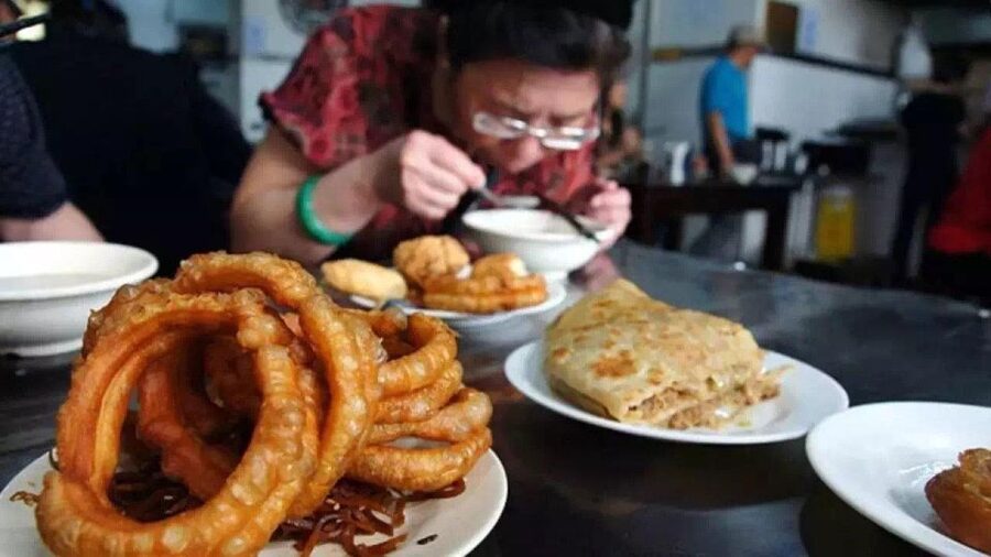 Beijing: Hutong Private Culinary Walking Tour - Markets, shops, bakeries, and the people behind the food