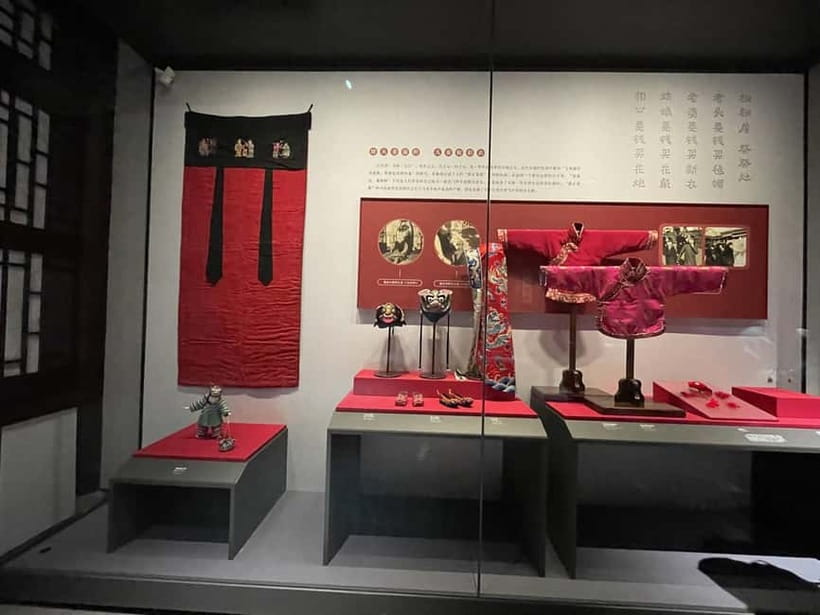 Beijing: Hutongs & Food & Culture Walking Tour - Shichahai’s lakes, willow trees, and teahouses