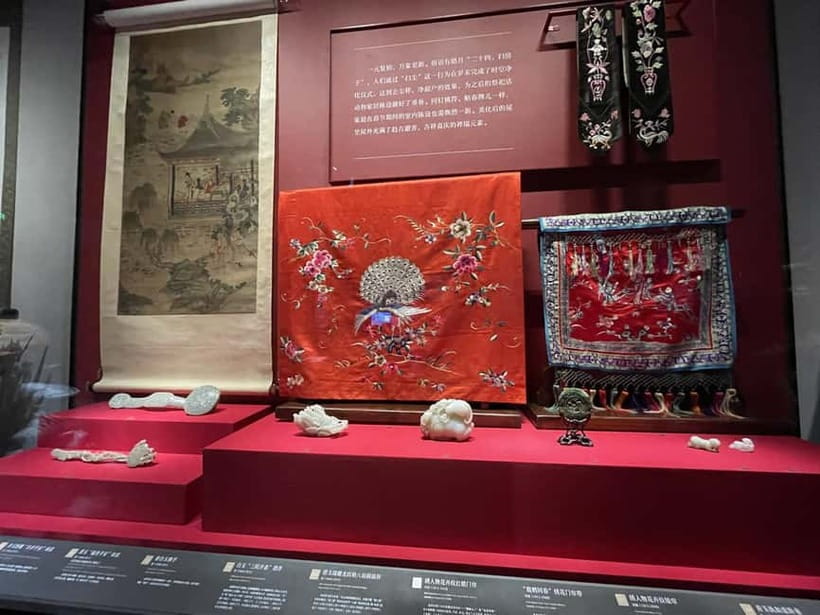 Beijing: Hutongs & Food & Culture Walking Tour - Courtyard homes and the human side of Beijing