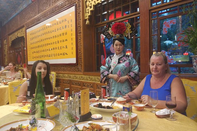 Beijing Imperial Dining Experience at Bai Jia Da Yuan Restaurant with Houhai Lake Bar Tour - How the guides shape the experience