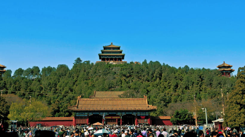 Beijing: JingShan park (palace museum garden) entry ticket - Is Jingshan Park suitable for families and wheelchair users?