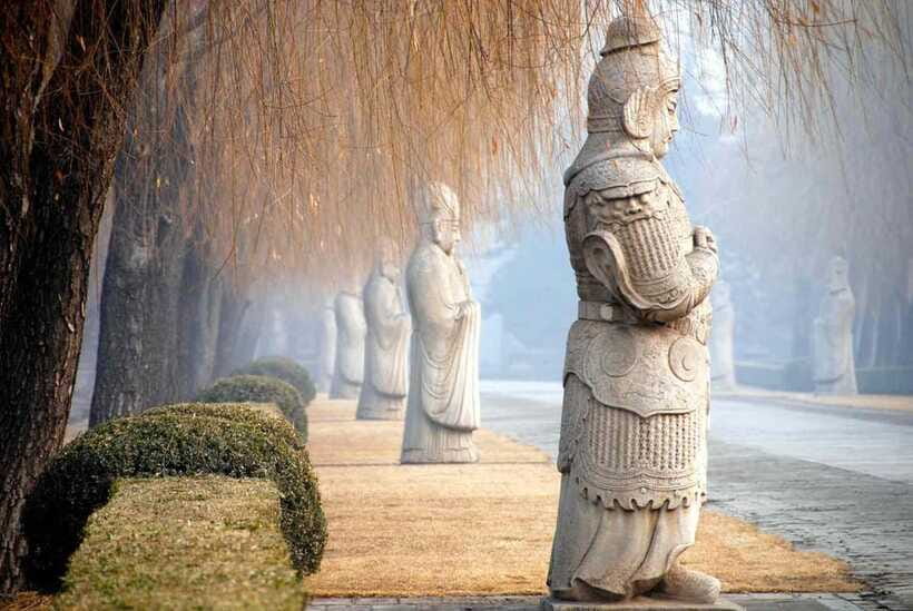 Beijing: Juyongguan Great Wall, Sacred Way & Ming Tombs Trip - Lunch, with a clear difference between packages