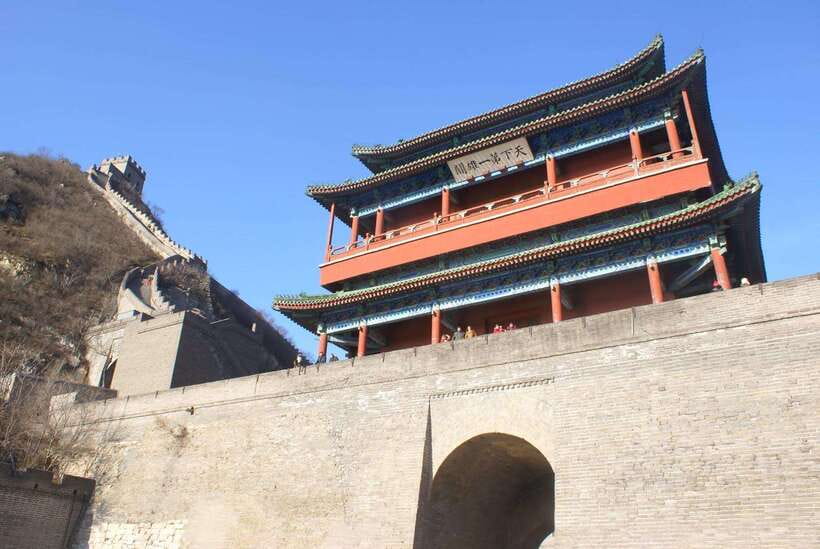 Beijing: Juyongguan Great Wall, Sacred Way & Ming Tombs Trip - What the guide adds to the day