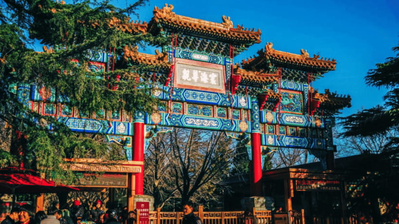 Beijing: Lama Temple (Yonghe Temple) Admission Ticket - What the atmosphere feels like during worship