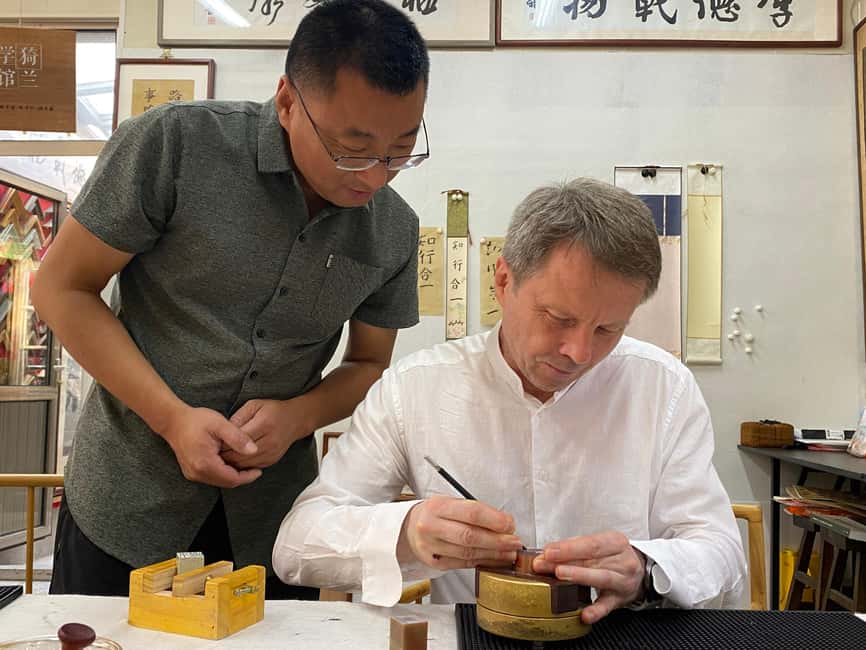 Beijing liulichang : Learn Calligraphy orCarving from Master - What the teaching is really like