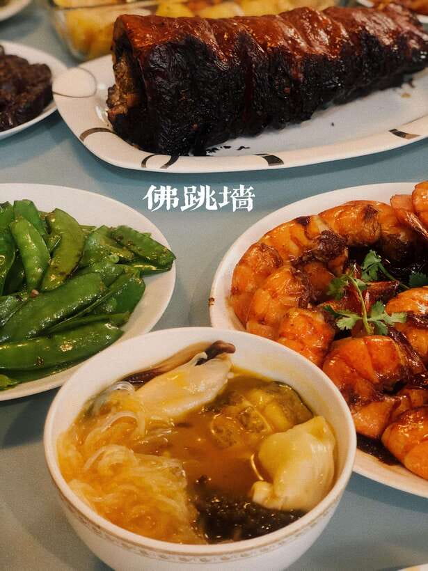 Beijing Market Tour with 10-course Family Feast - Starting at Liaogongzhuang Station