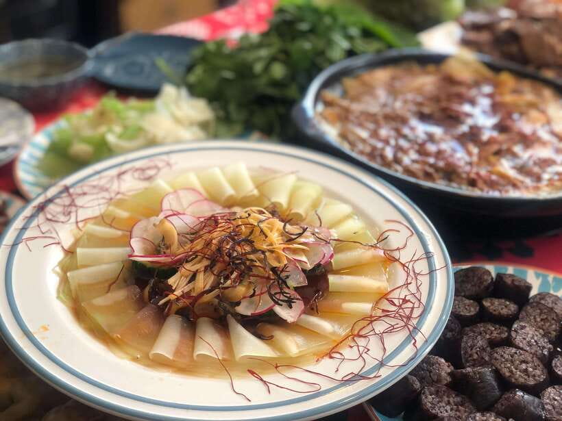 Beijing Market Tour with 10-course Family Feast - What the four-hour schedule feels like