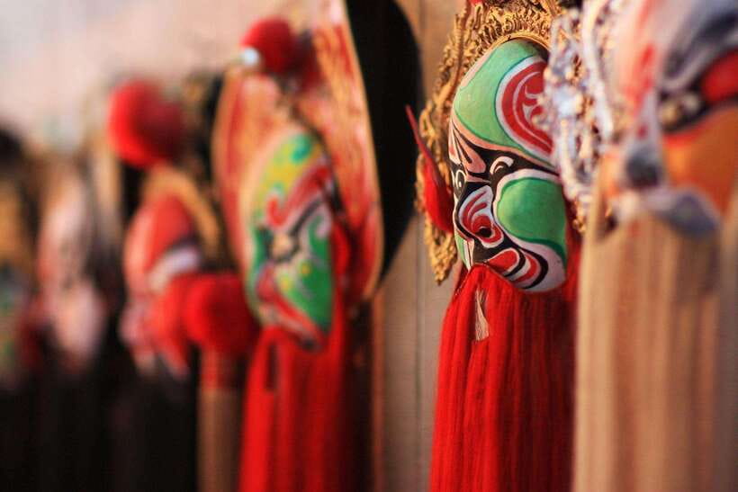 Beijing: Must-See Peking Opera at Liyuan Theatre Ticket - Watching the makeup and costume preparation