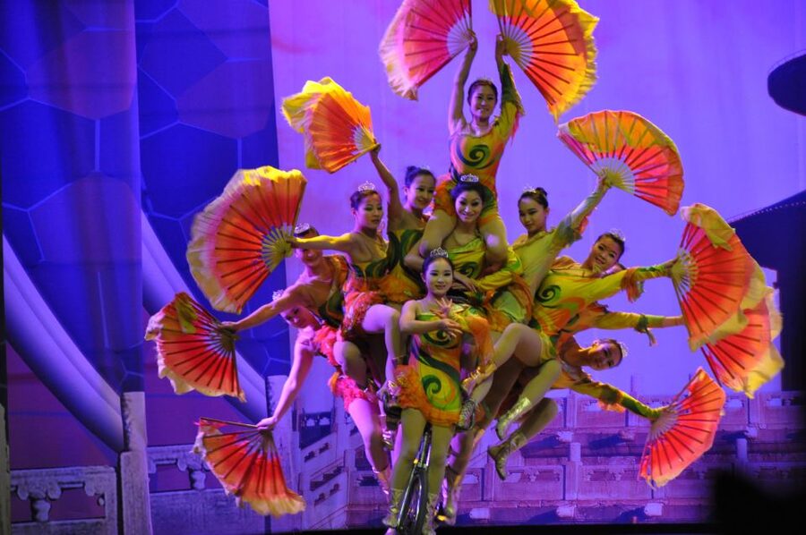 Beijing Night Tour with Acrobatics Show & PekingDuck Dinner - Who will get the most from this Beijing night